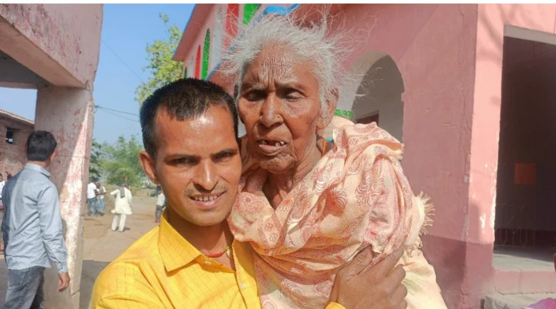 A 102-year-old woman cast her vote in Aurangabad.