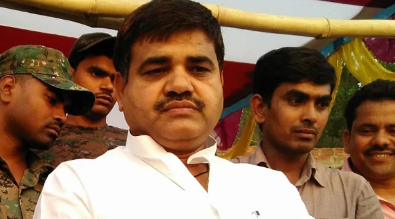 RJD asked PM Narendra Modi to define dynastic politics in a Jamui rally.