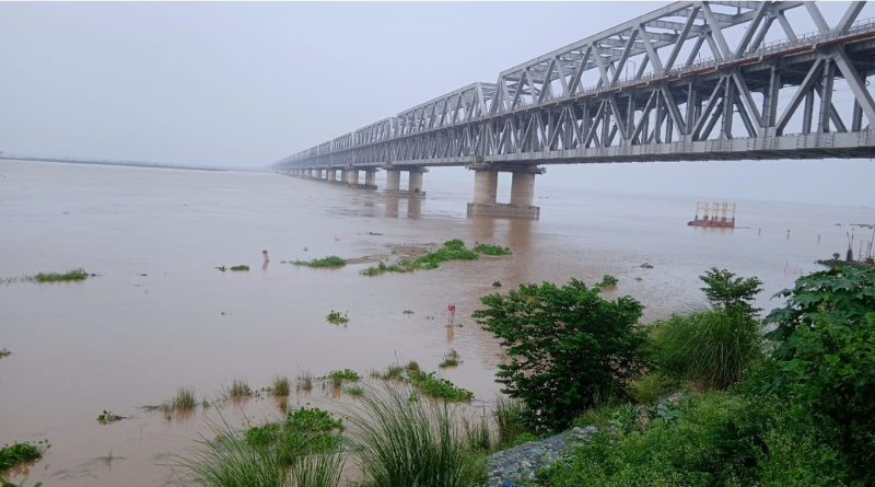 Patna is facing flood threat due to Ganga and Punpun Rivers