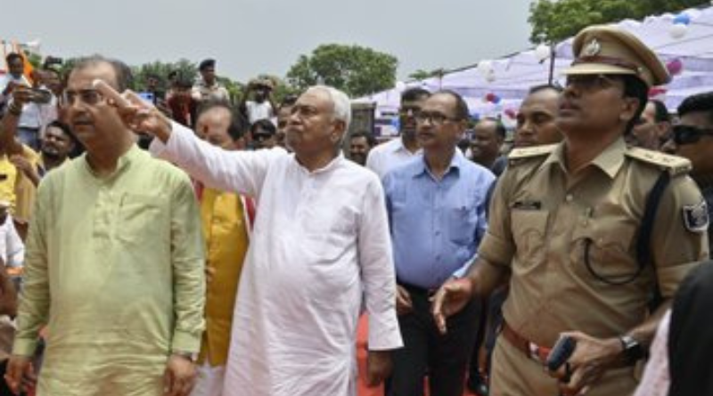 Nitish Kumar inspected an under-construction medical college in Arrah.