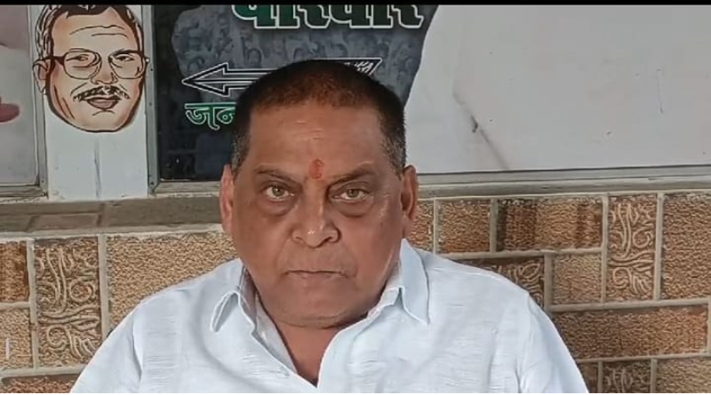 MLC Neeraj Kumar alleged that Tejashwi Yadav restricted Lalu Prasad from active politics.