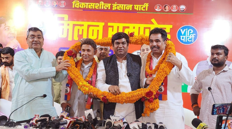 Mukesh Sahini ruled out joining the NDA Alliance and backed Tejashwi for the CM post after the 2025 polls.