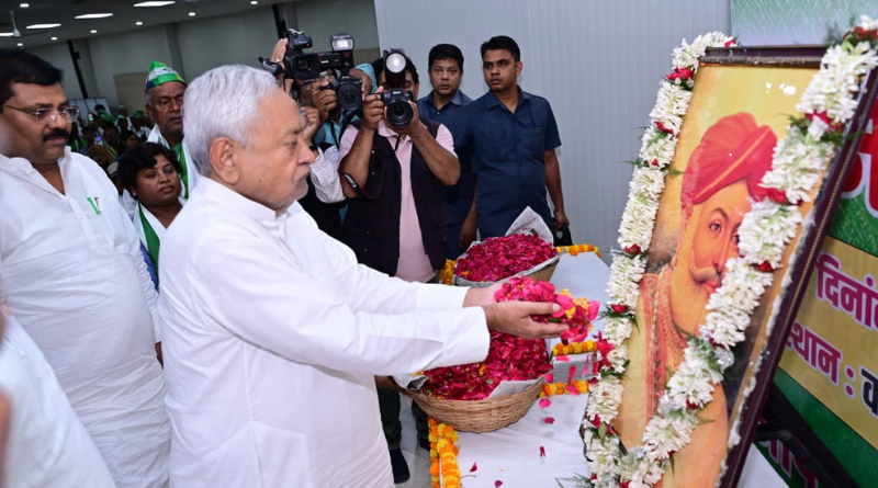 Nitish Kumar’s unconventional gesture at JDU event wins hearts, rekindles debate on past protocol lapse.