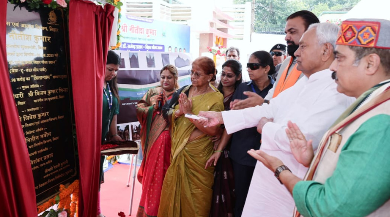 Nitish Kumar laid the foundation stone for Bihar Gaurav Udyan in Patna.