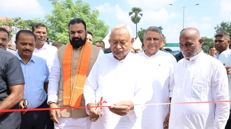Nitish Kumar inaugurated 17 projects, including Laxman Jhula in Patna.