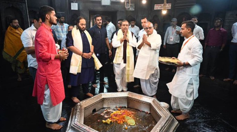 Mukesh Ambani performs Pind Daan at the world-famous Pitru Paksha fair in Gayaji.