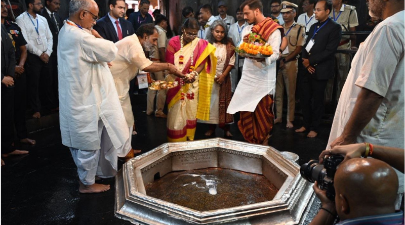 President Droupadi Murmu performed historic Pind Daan at the Vishnupad temple during the Pitru Paksha fair.