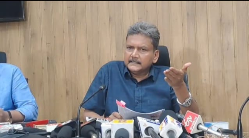 Sunil Kumar announced to fill 26,000 teacher posts in TRE-4, but candidates continue to protest.