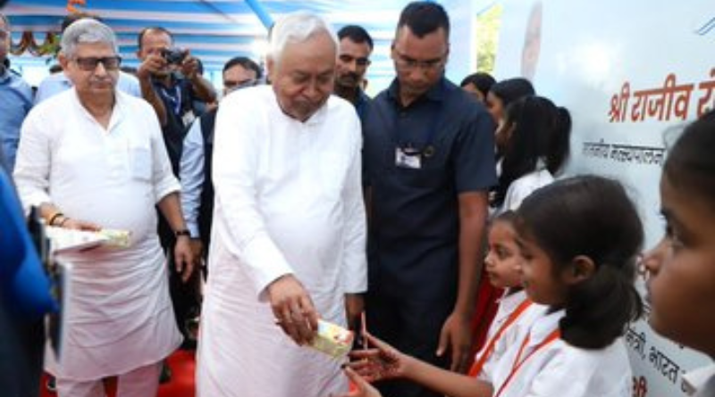 Nitish Kumar laid the foundation stone of the Rs 250 crore Mother Dairy plant in Jamalpur.