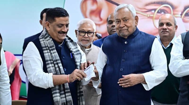 CM Nitish Kumar launches JDU membership drive; leaders rush to receive membership directly from him.