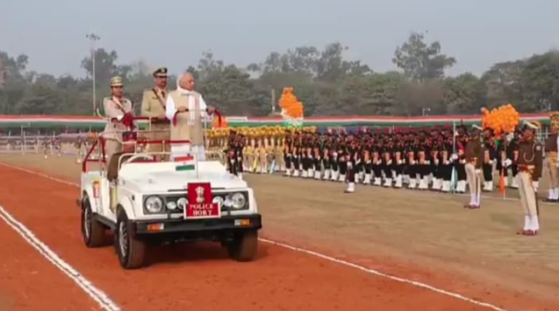 Governor Arif Mohammad Khan takes the salute at the grand 77th Republic Day parade at Gandhi Maidan, Patna.